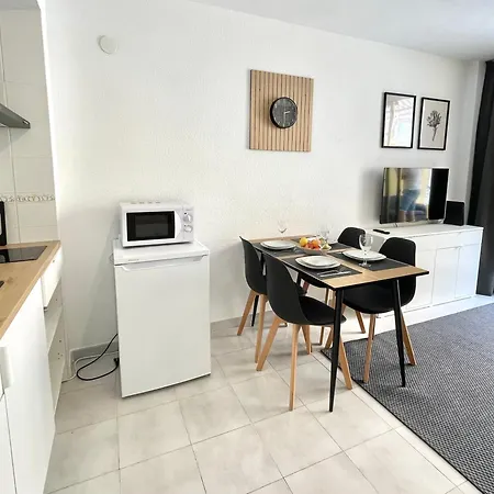 Cosy Near The Sea Apartment
