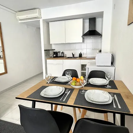 Cosy Near The Sea Apartment *